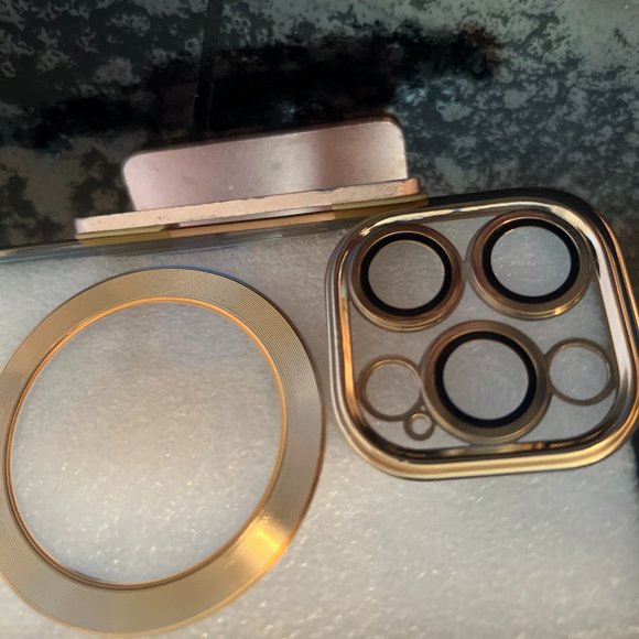 iPhone 15 Pro Case - Luxury | Clear Soft Silicone | Magnetic Wireless Charging - Picture 6 of 7